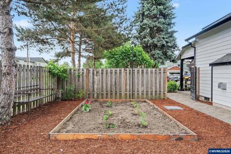 810 SE Locust Street Dundee OR 97115