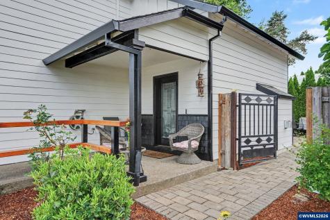 810 SE Locust Street Dundee OR 97115