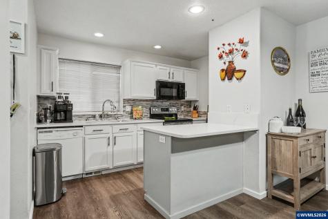 810 SE Locust Street Dundee OR 97115