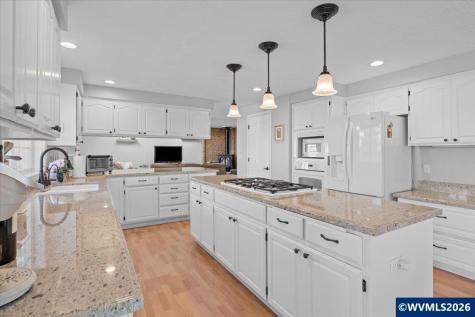 1737 Sunburst Terrace NW Salem OR 97304
