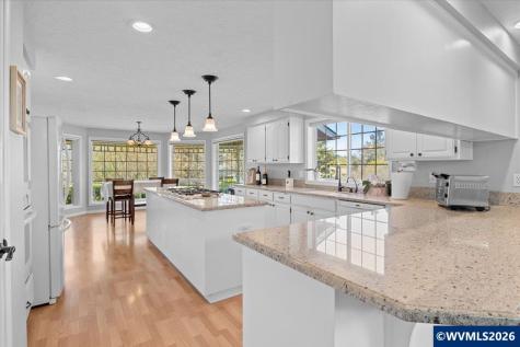 1737 Sunburst Terrace NW Salem OR 97304