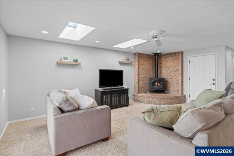 1737 Sunburst Terrace NW Salem OR 97304