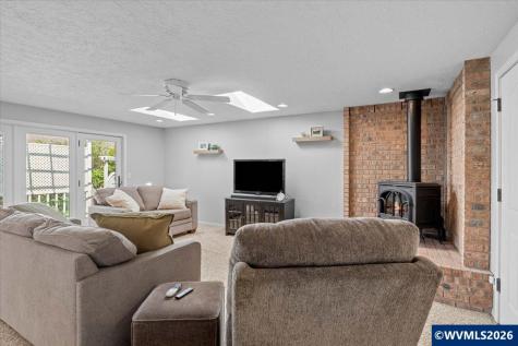 1737 Sunburst Terrace NW Salem OR 97304