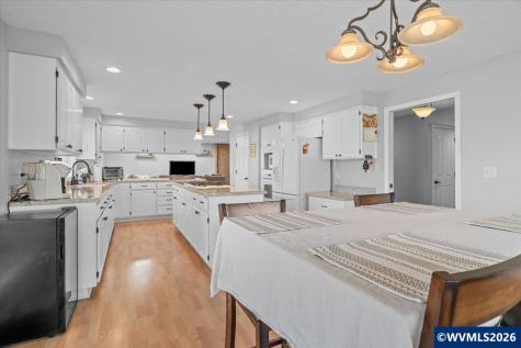 1737 Sunburst Terrace NW Salem OR 97304