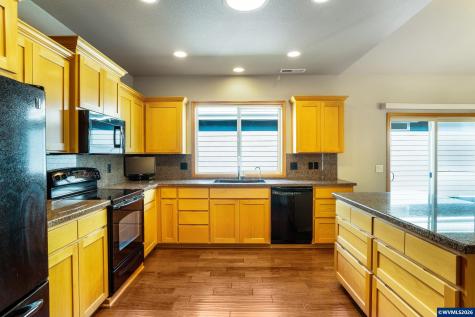 2030 Lakeland Way Eugene OR 97408