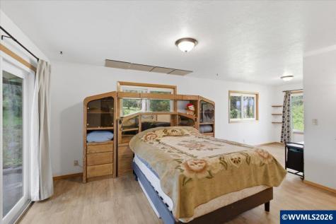 27800 Liberty Road Sweet Home OR 97386