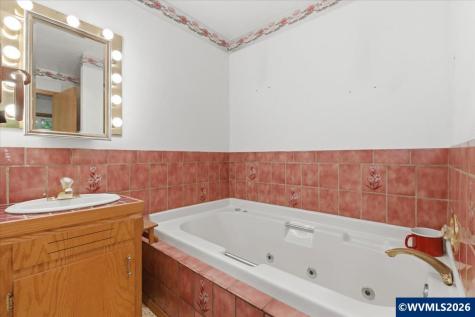 27800 Liberty Road Sweet Home OR 97386