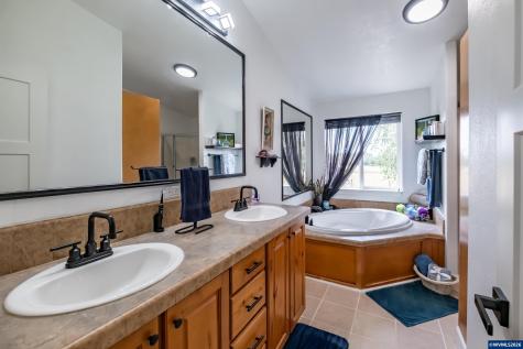 7570 Olney Street SE Salem OR 97317