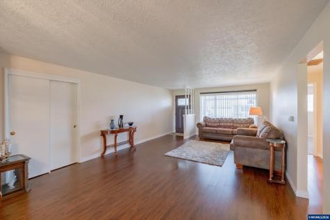 474 E Clackamas Circle Woodburn OR 97071