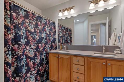 1305 Glacier View Street SE Salem OR 97317