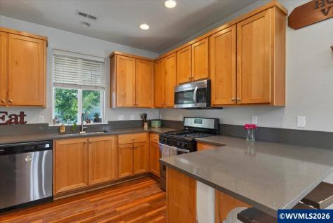 1305 Glacier View Street SE Salem OR 97317