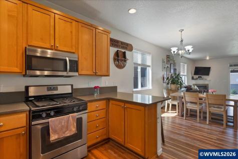 1305 Glacier View Street SE Salem OR 97317