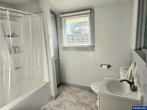 329 S 1st Avenue Mill City OR 97360
