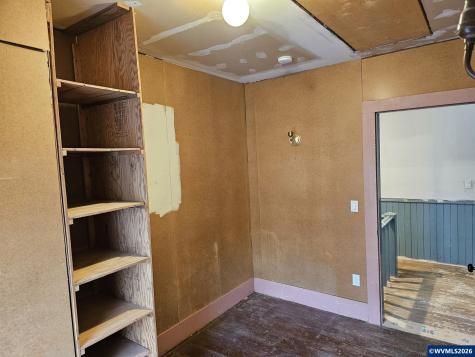 329 S 1st Avenue Mill City OR 97360