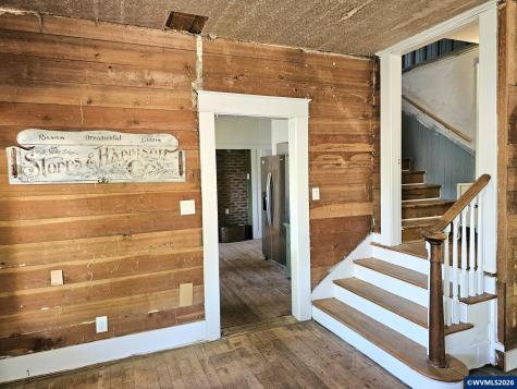 329 S 1st Avenue Mill City OR 97360