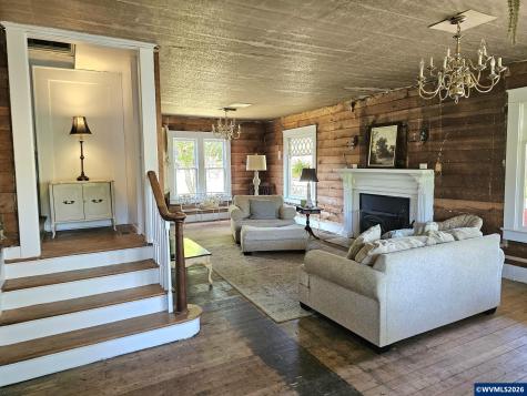 329 S 1st Avenue Mill City OR 97360