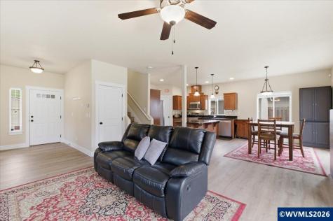 2112 Equestrian Lp S Salem OR 97302