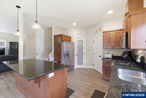 2112 Equestrian Lp S Salem OR 97302