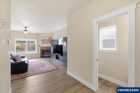 2112 Equestrian Lp S Salem OR 97302