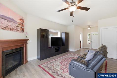 2112 Equestrian Lp S Salem OR 97302