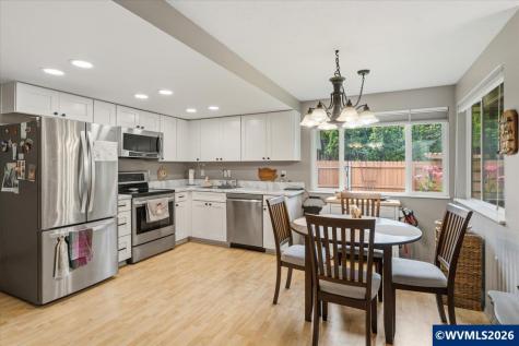 806 Nightingale Court NE Keizer OR 97303