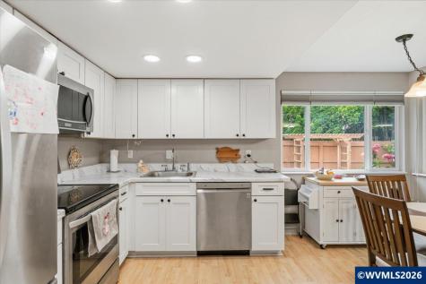 806 Nightingale Court NE Keizer OR 97303