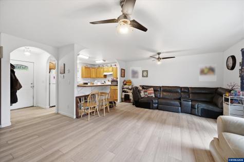 783 W Main Street Sheridan OR 97378