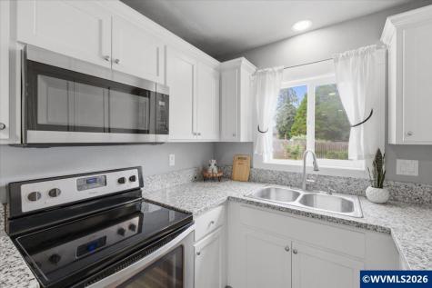 1176 Grove Street Lebanon OR 97355
