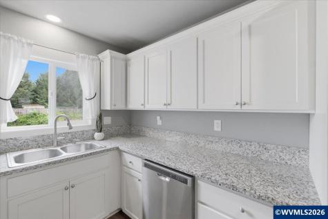 1176 Grove Street Lebanon OR 97355