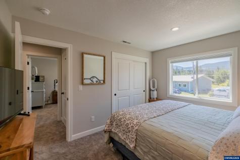 123 Sorbin Avenue E Gates OR 97346