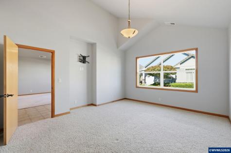 2030 Lakeland Way Eugene OR 97408