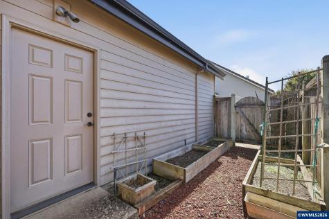 2030 Lakeland Way Eugene OR 97408