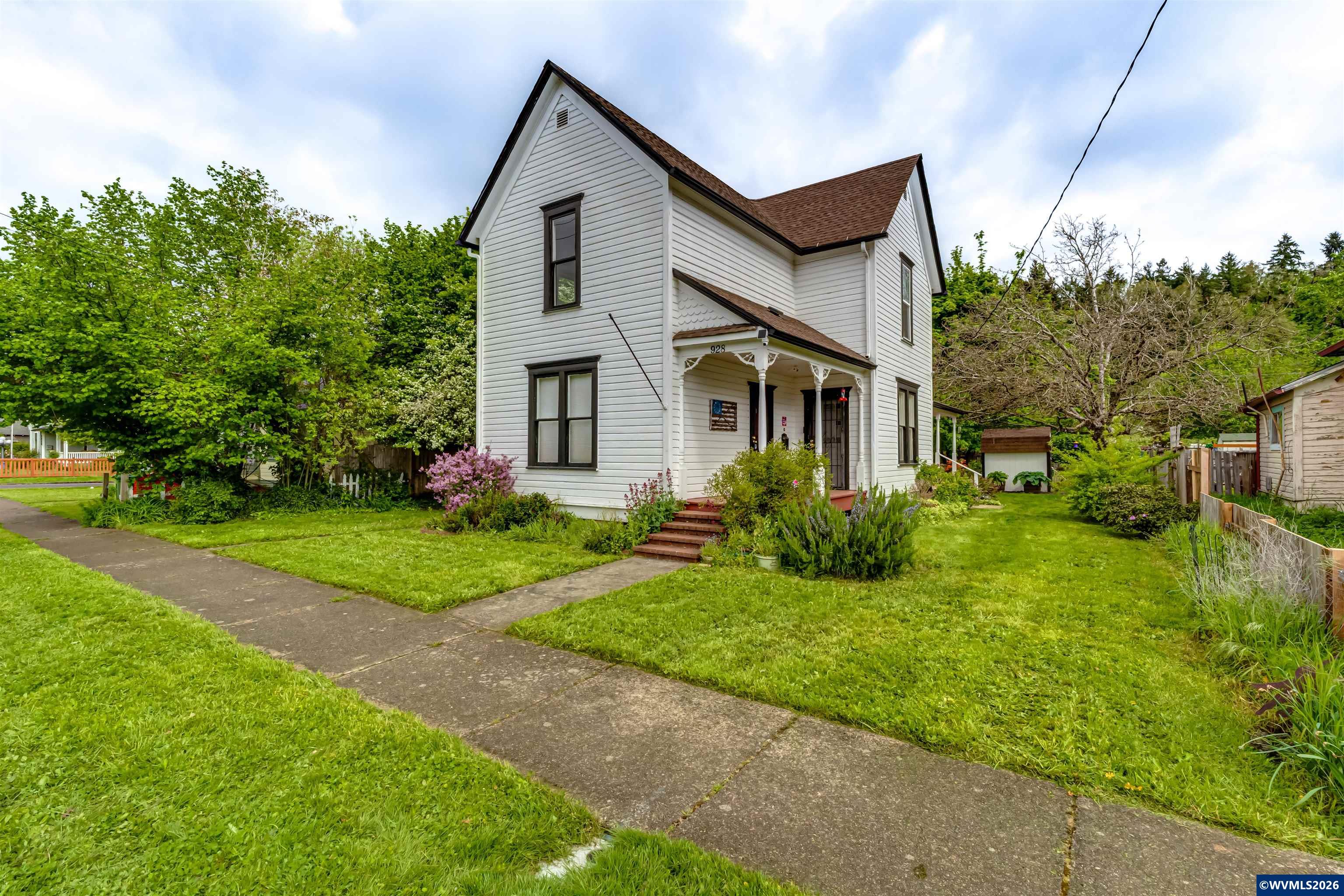 928 Birch Avenue Cottage Grove OR 97424