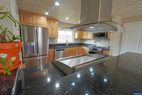 2305 Mosswood Court S Salem OR 97306