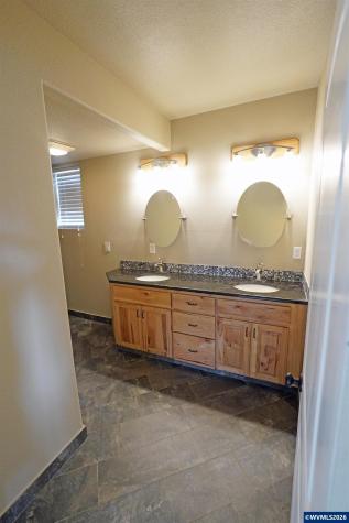 2305 Mosswood Court S Salem OR 97306