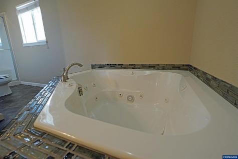 2305 Mosswood Court S Salem OR 97306
