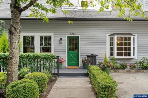 8867 SE 10th Avenue Portland OR 97202