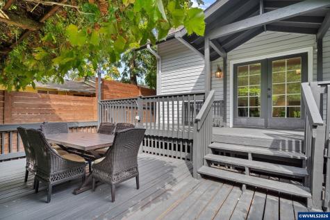 8867 SE 10th Avenue Portland OR 97202