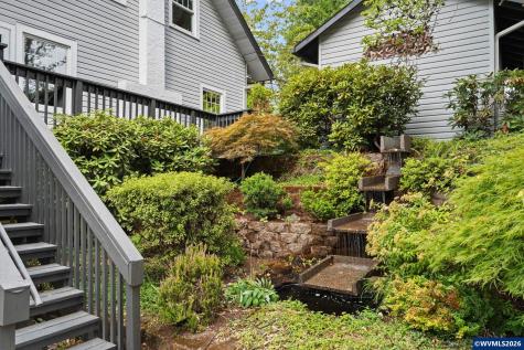 8867 SE 10th Avenue Portland OR 97202