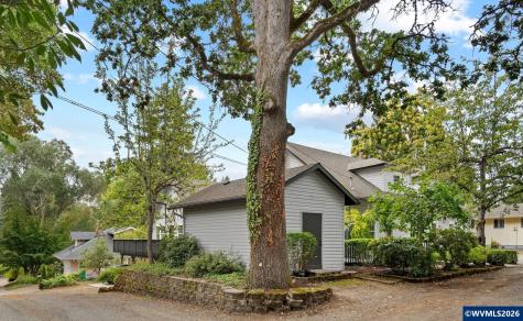 8867 SE 10th Avenue Portland OR 97202