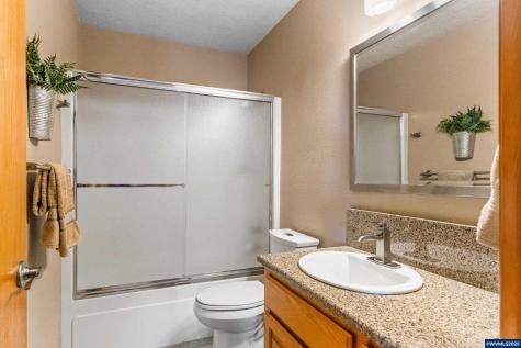 1656 Ashland Court NW Salem OR 97304