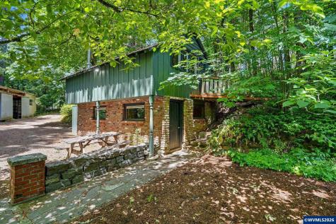6582 Liberty Road S Salem OR 97306