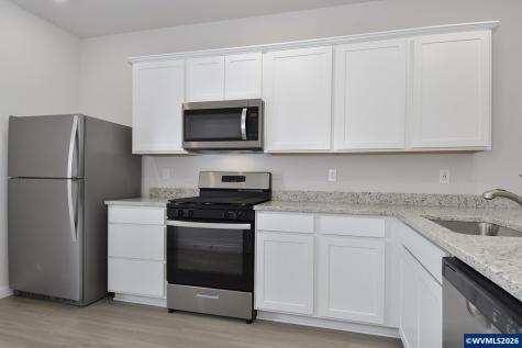1325 Owl Avenue Woodburn OR 97071