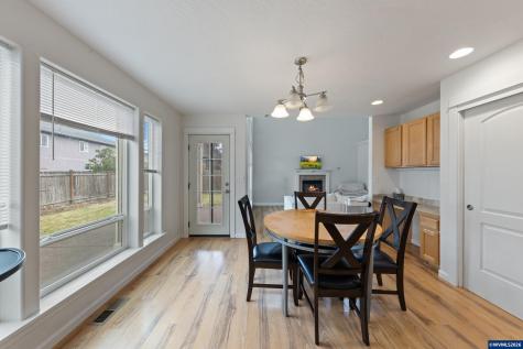 886 N 7th Street Harrisburg OR 97446