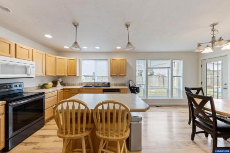 886 N 7th Street Harrisburg OR 97446