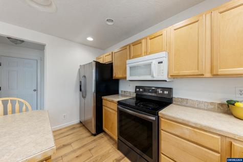 886 N 7th Street Harrisburg OR 97446