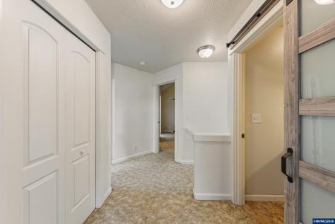 886 N 7th Street Harrisburg OR 97446