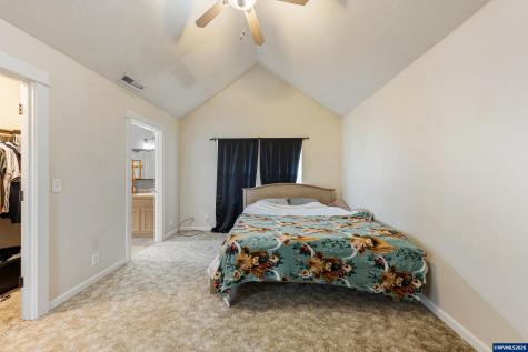 886 N 7th Street Harrisburg OR 97446