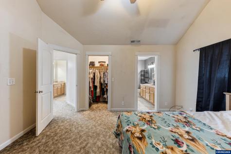 886 N 7th Street Harrisburg OR 97446