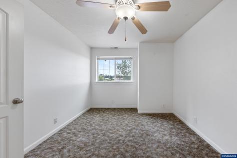 886 N 7th Street Harrisburg OR 97446